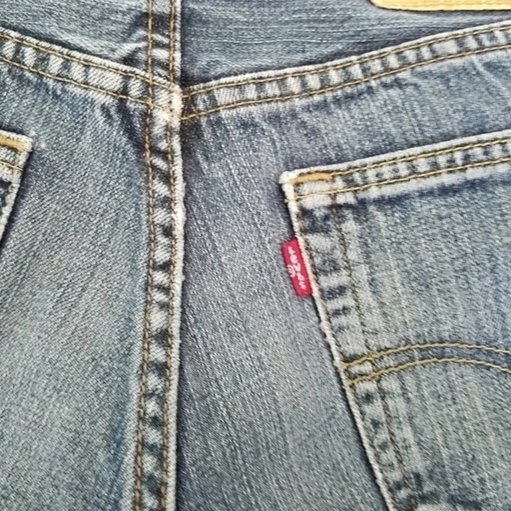 Levi's‎ 514 Traditional 5 Pocket Styling Medium Wash Jeans